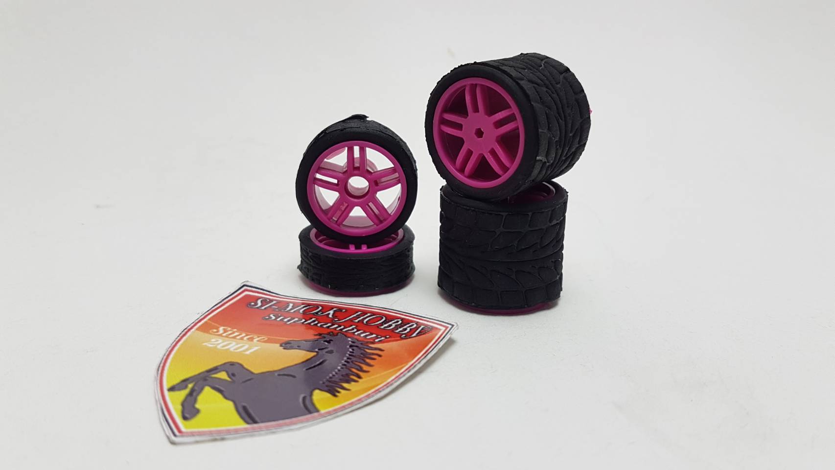 ล้อรถกระป๋องแบบหน้าแคบหลังกว้าง (หลายสี)