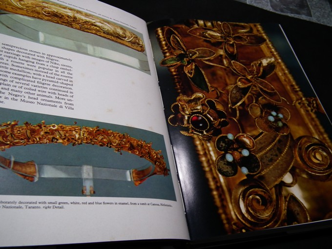 จิวเวลลี่โบราณ Jewellery through the ages ปกแข็งเล่มใหญ่ ปี 1970