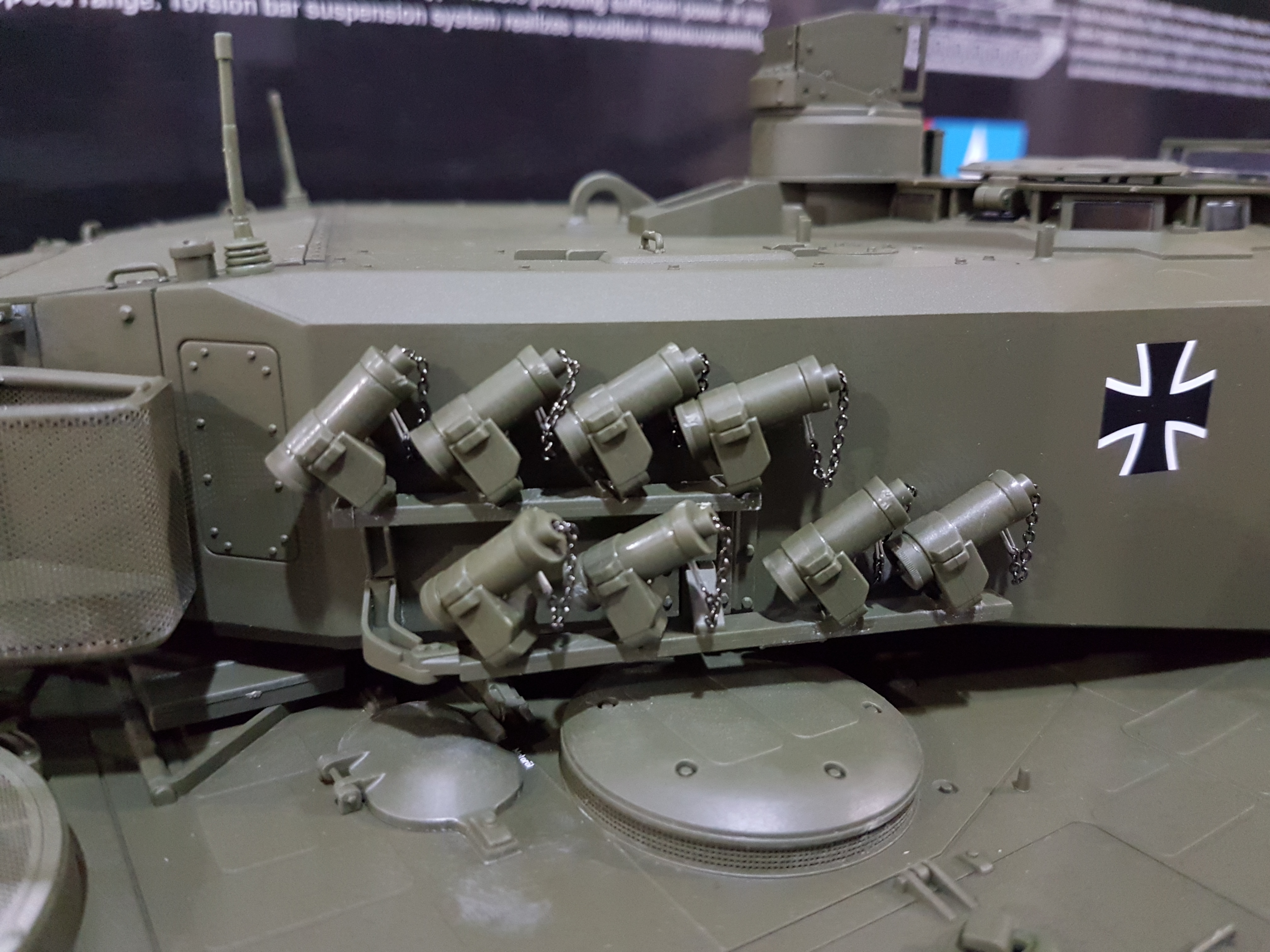 Leopard 2 A6 Main Battle Tank (Full-Option Kit).