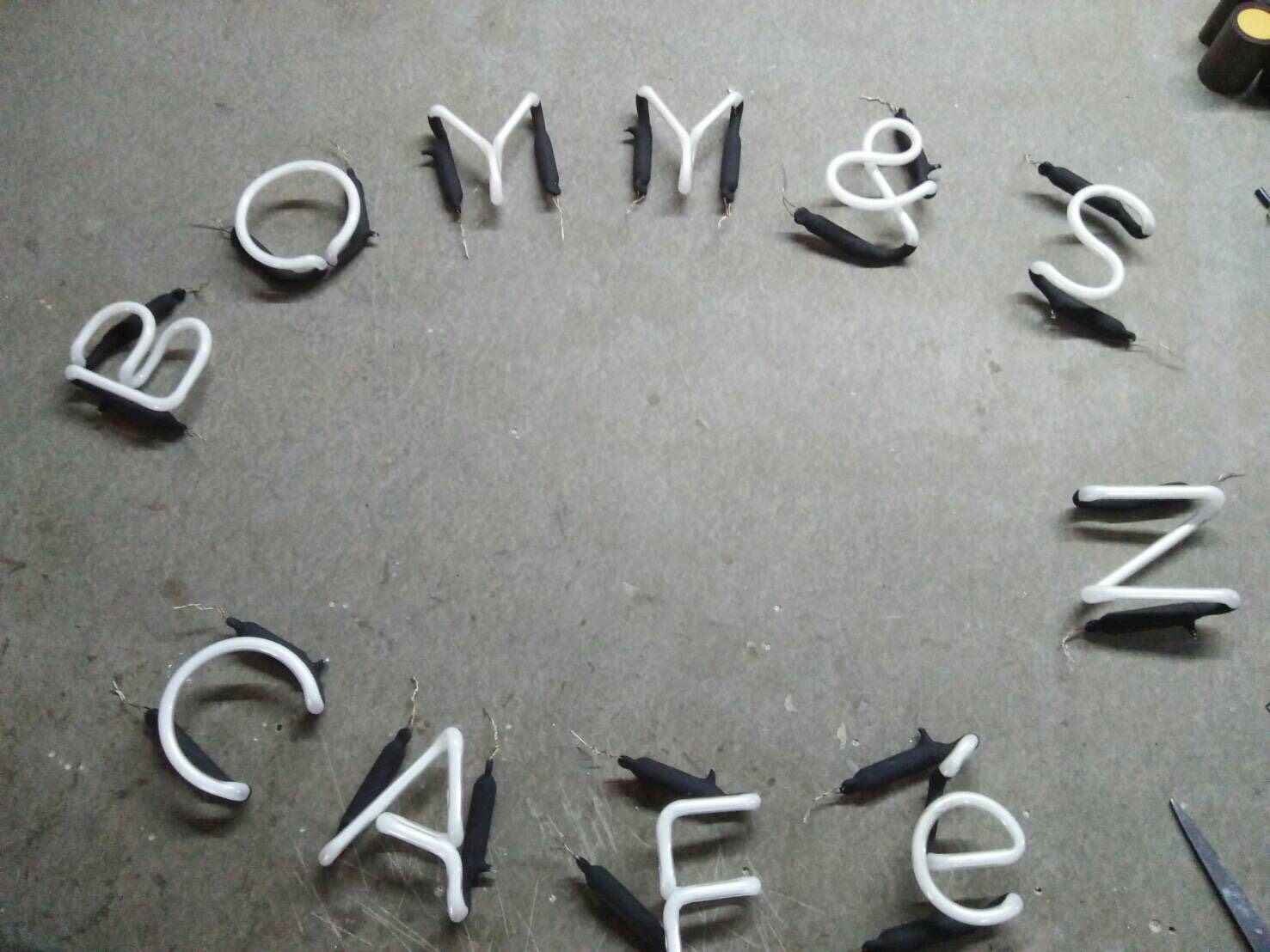 ป้ายไฟนีออนดัด