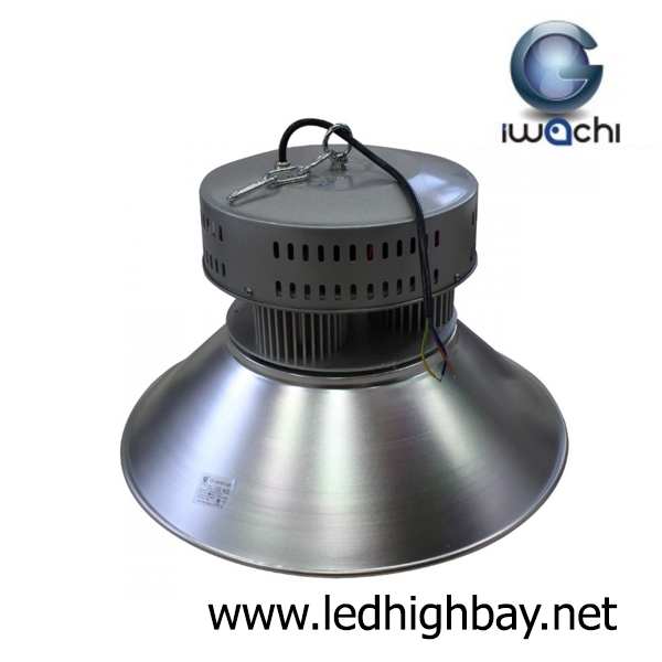 โคมไฮเบย์ LED 200w รุ่นมีพัดลมระบายความร้อน ยี่ห้อ Iwachi (แสงขาว)