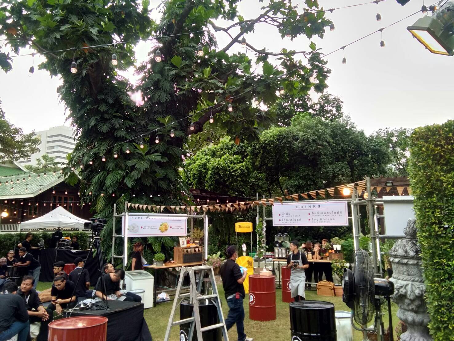 ไฟราวปิงปองให้เช่า #ไฟงานเลี้ยงให้เช่า ยาว 200 เมตร ติดตั้งบ้านปาร์คนายเลิศ