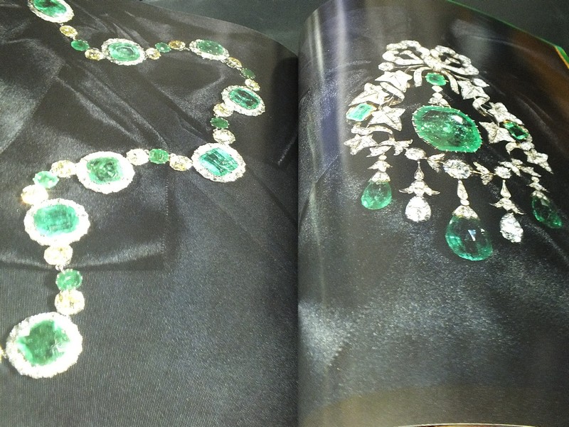 LIPS ฉบับเครื่องประดับในสมเด็จพระเจ้าภคินีเธอ เจ้าฟ้าเพชรรัตนราชสุดา สิริโสภาพัณณวดี พิมพ์ปี 2548 (Pre-Order สอบถาม)