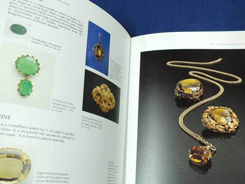 AUSTRALIAN JEWELLERY 19TH AND EARY 20TH CENTURY ปกแข็ง 286 หน้า ปี 1990
