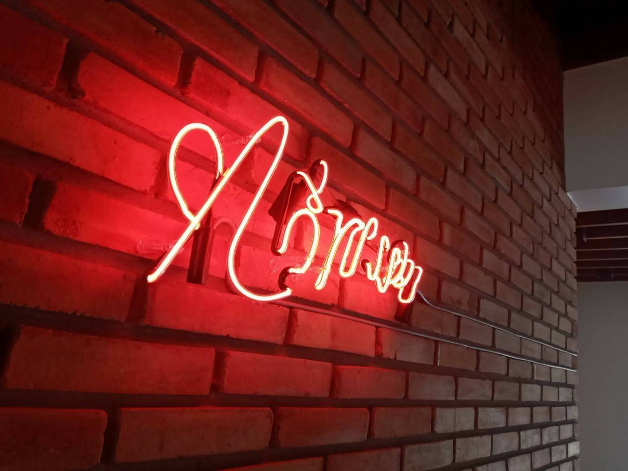 งานป้ายไฟหลอดแก้ว แสงสีแดง