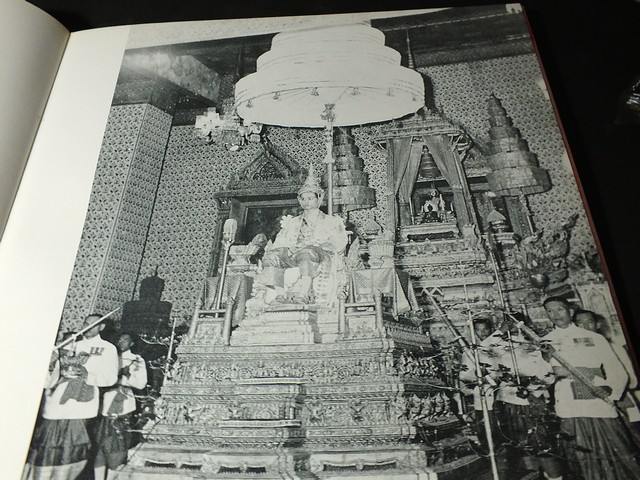 ประมวลพระบรมฉายาลักษณ์ พระราชกรณียกิจ เเละ พระราชจริยวัตร ปี 2515 ปกแข็ง