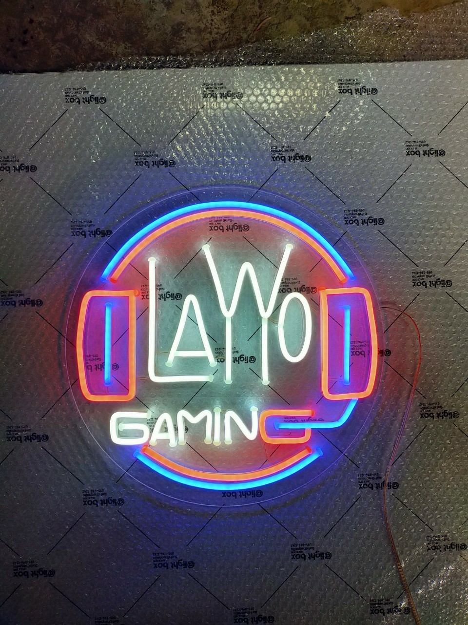 ป้ายไฟนีออน LED อะคริลิคใสรองหลัง