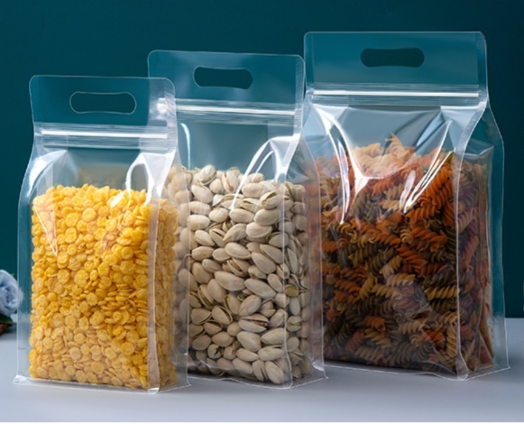 ถุงพลาสติกใสซิปหูหิ้ว ฐานเรียบ (แพ็ค 50 ใบ)