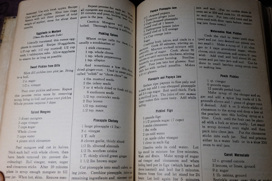 ตำรากับข้าว YWCA COOK BOOK ปกแข็ง 430 หน้า พิมพ์ปี 2510 (สอบถาม)