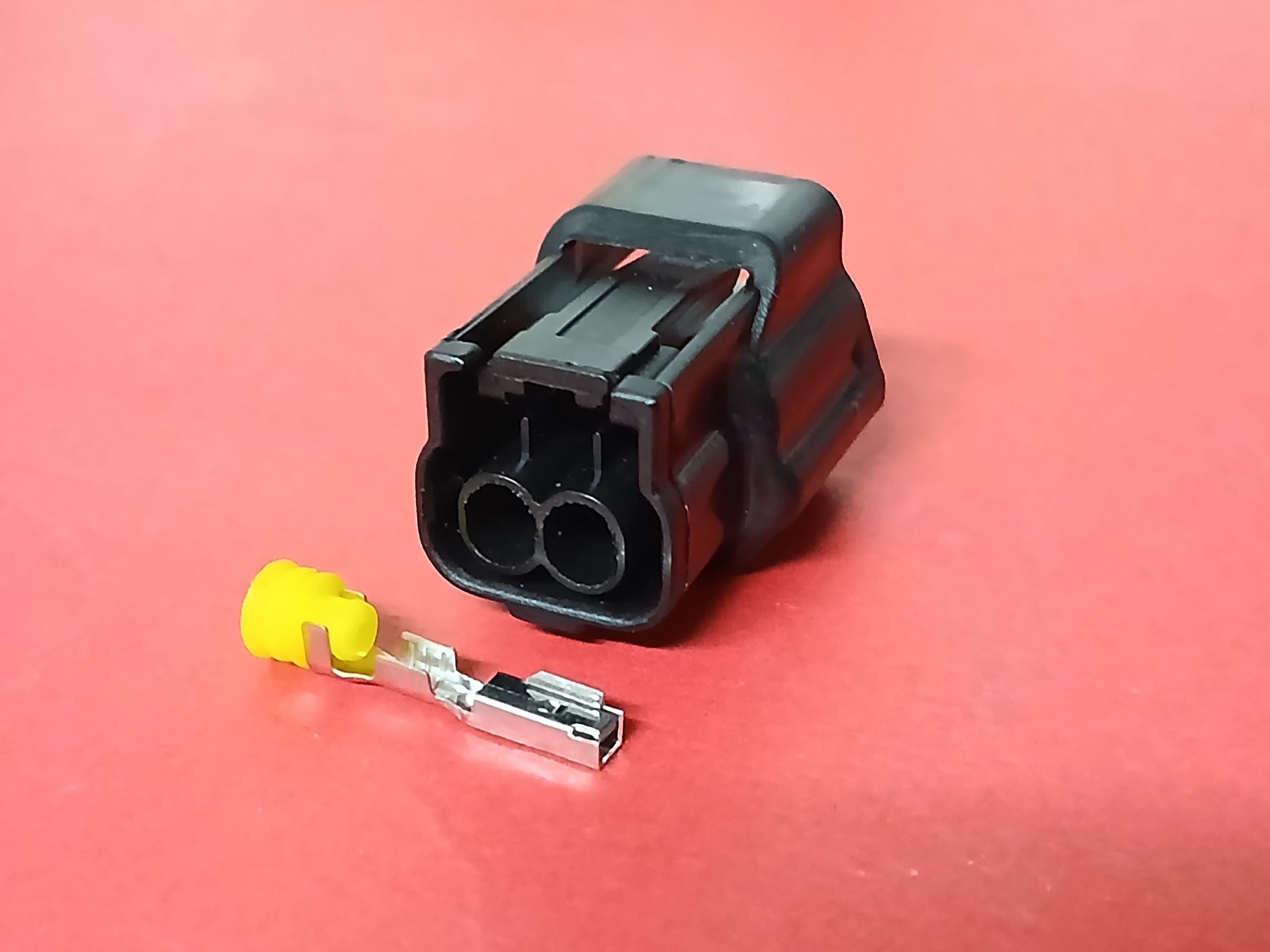 2 พิน ดำ Fuel Injector Nissan ร่องเยื้อง #0773