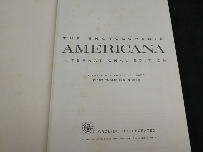 THE ENCYCLOPEDIA AMERICANA I COMPLETE IN 30 VOLUMES สภาพสวย พิมพ์ปี 1993 (มารับสินค้าเอง)