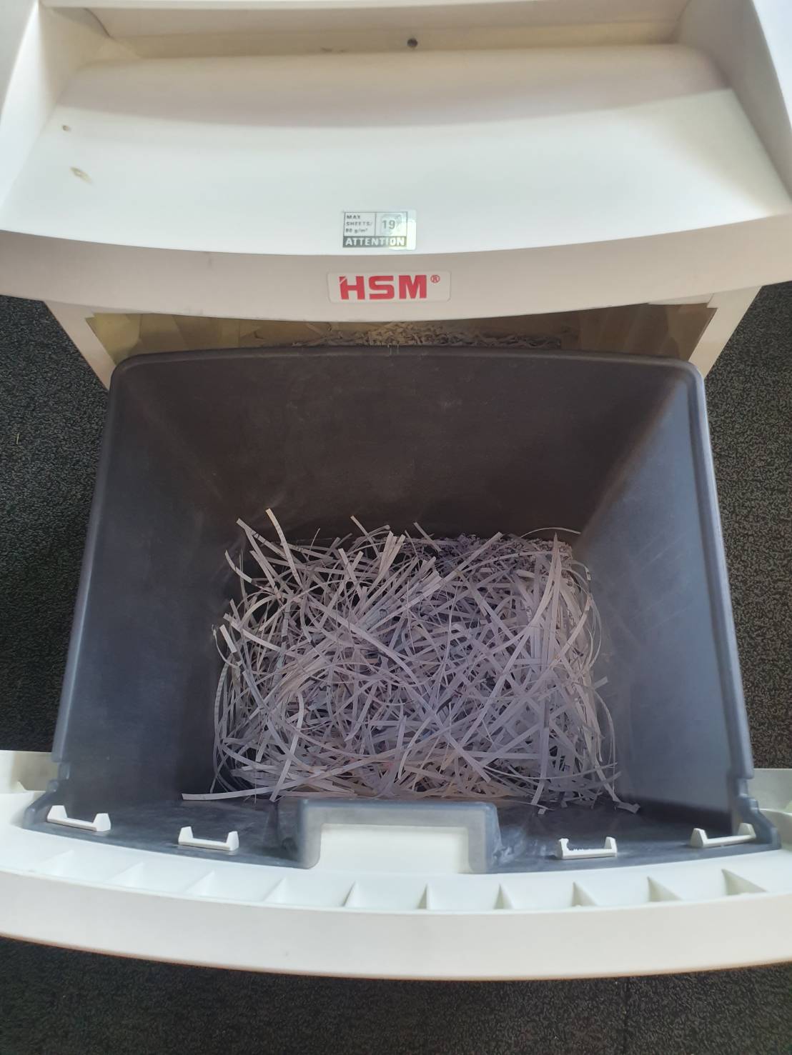 เครื่องทำลายเอกสาร HSM SECURIO B24 (3.9 mm) มือสอง