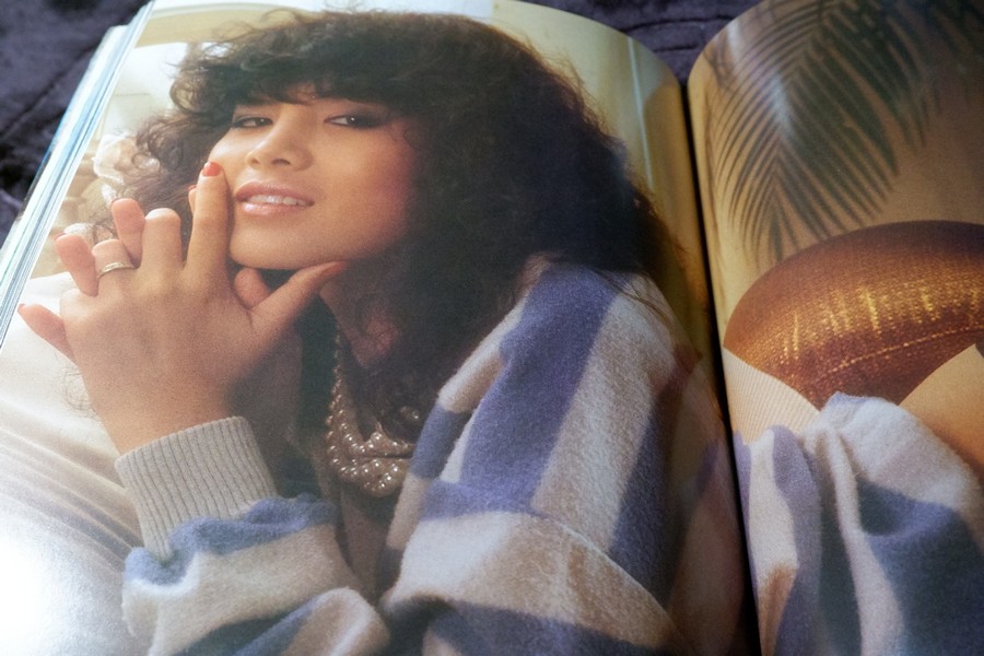 อัลบั้ม เพ็ญพักตร์ ศิริกุล ชุดที่ 1 ถ่ายภาพโดยธีรพงศ์ เหลียวรักวงศ์ สำนักพิมพ์หนุ่มสาว (สอบถาม)