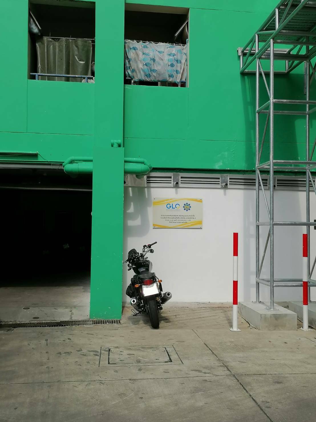 ป้ายสแตนเลส ติดด้วยงานสติ๊กเกอร์สกรีนยูวี สีสวย คมชัด #ป้ายโครงการระบบไฟฟ้าสำรอง สำนักงานสลากกินแบ่งรัฐบาล สนับสนุนงบประมาณ ติดตั้งที่ โรงพยาบาลทหารผ่านศึก