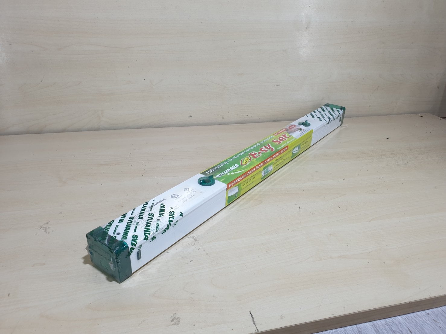 รางไฟ sylvania ของใหม่ พร้อมบัลลาสต์ และสตาร์ทเตอร์ มือสอง