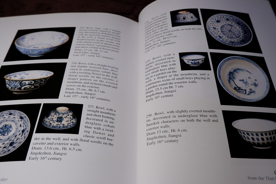 Ceramics from the Thai-Burma Border by Sumitr Pitiphat ปี 1992
