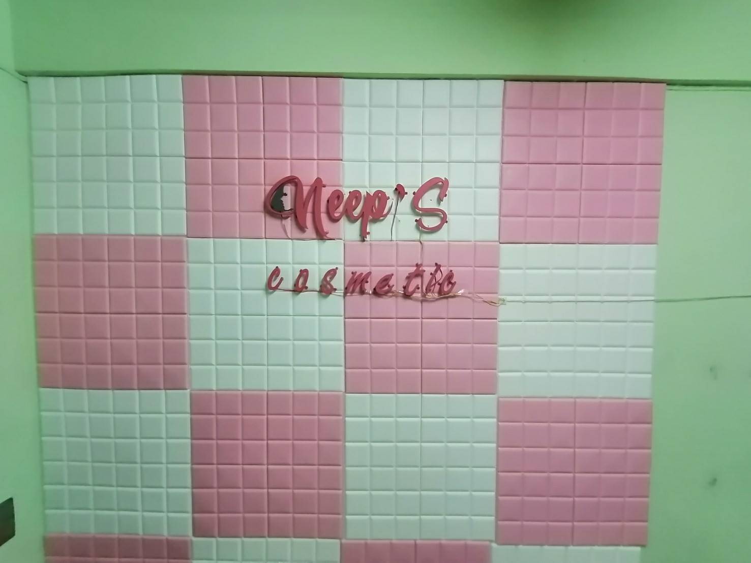 ป้ายโลหะซิงค์ซ่อนไฟออกหลัง (พ่นสีชมพูโรสโกลด์)