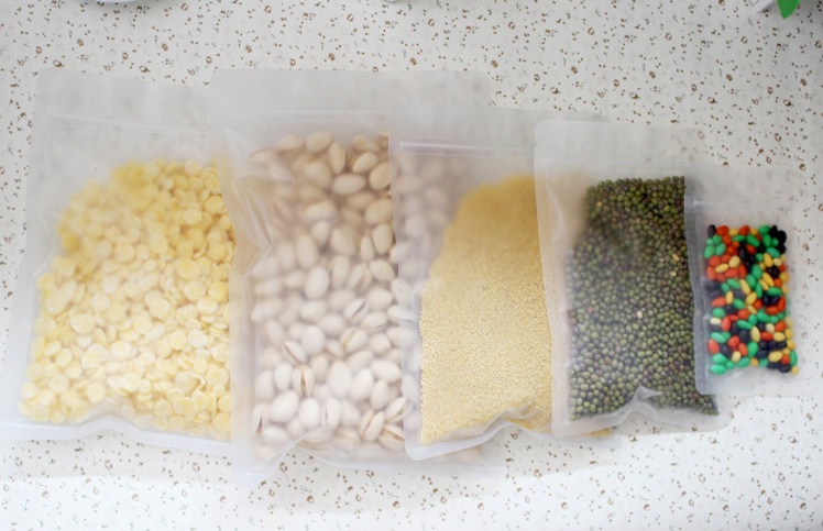 ถุงพลาสติกขุ่น ซิปล็อคตั้งไม่ได้ (ก้นแบน)