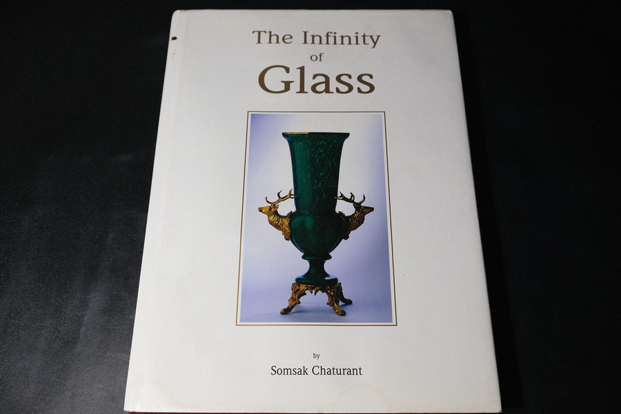 THE INFINITY OF GLASS BY SOMSAK CHATURANT ปกแข็ง 270 หน้า ปี 2536