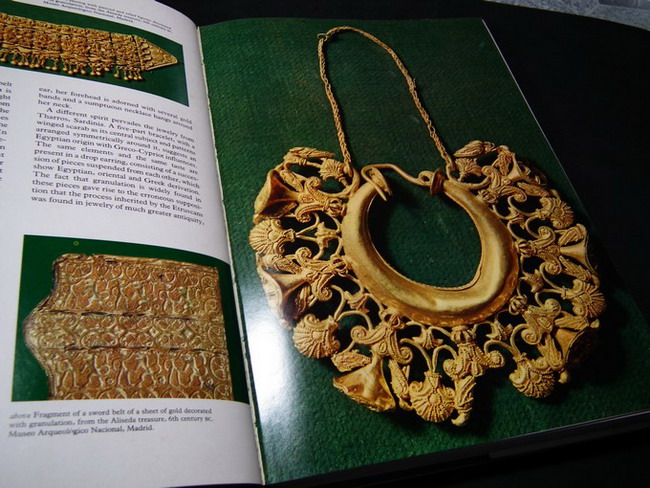 จิวเวลลี่โบราณ Jewellery through the ages ปกแข็งเล่มใหญ่ ปี 1970