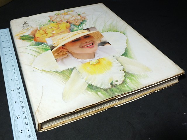 ควีนสิริกิติ์ (ประมวลพระบรมฉายาลักษณ์ )โดย ธนาคารเอเชีย ปกแข็ง 145 หน้า ปี 2526