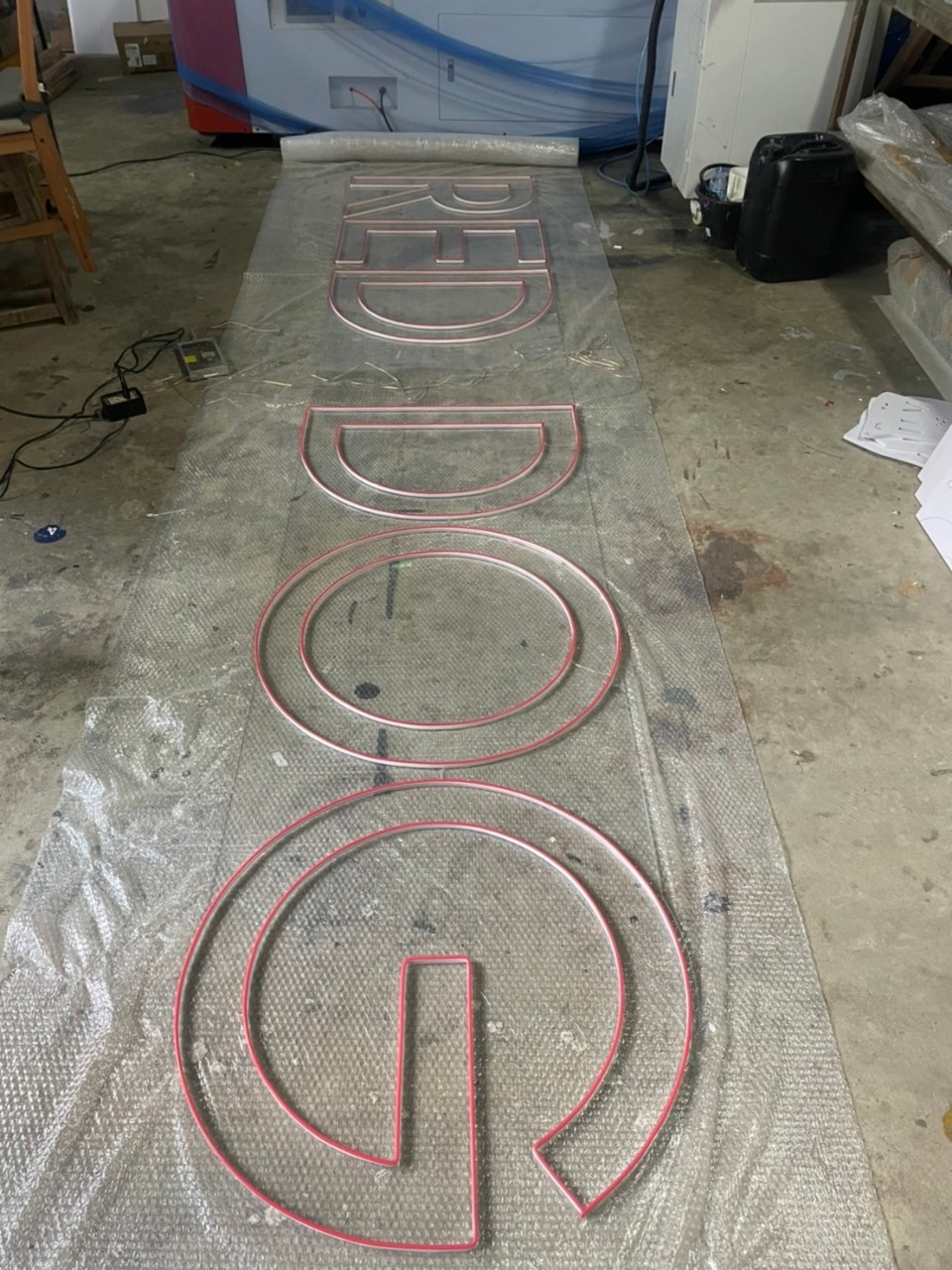 ไฟนีออน เฟค