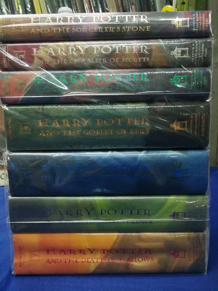 Harry Potter by J.K.ROWLING . ฉบับ First American edition ปกแข็งครบชุด 7 เล่ม พิมพ์ปี 1998-2007