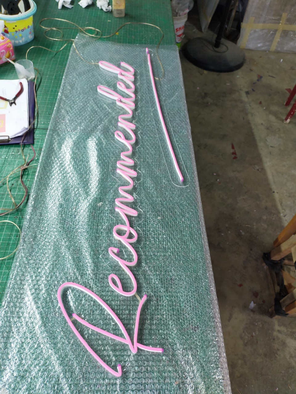 ไฟนีออน เฟค