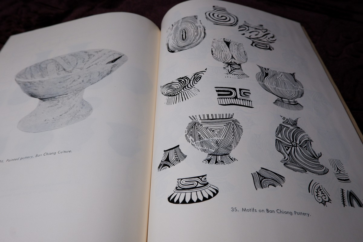 BAN CHIANG PREHISTORIC CULTURES by ศ..ชิน อยู่ดี พิมพ์ปี 1975