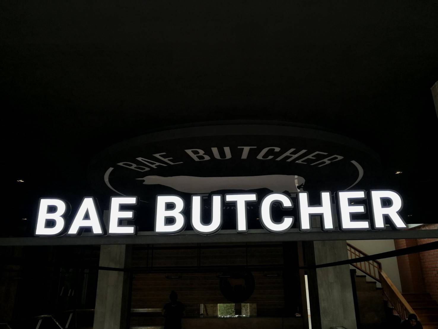 ป้ายตัวอักษรซิงค์ยกขอบ หน้าอะคริลิค ติดไฟออกหน้า LED