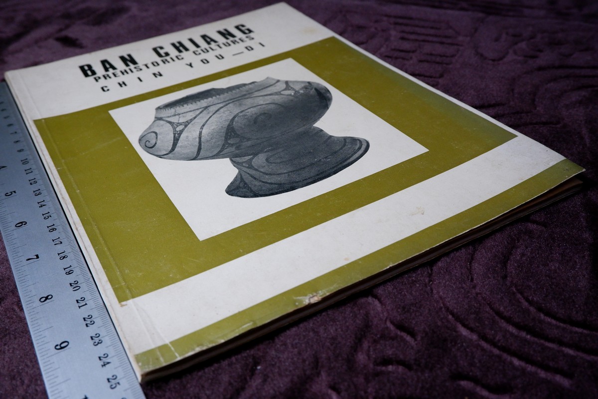 BAN CHIANG PREHISTORIC CULTURES by ศ..ชิน อยู่ดี พิมพ์ปี 1975