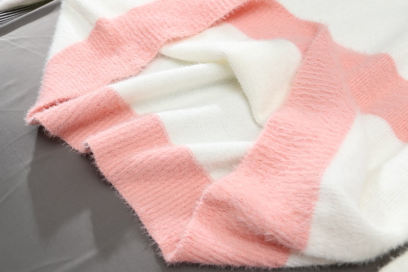 พร้อมส่ง - เสื้อไหมพรมลายขวางคอกลม ST219 (สีชมพู)