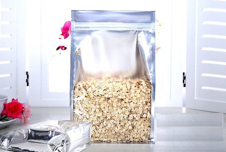 ถุงฟอยล์ซิปล็อคตั้งได้ หน้าใส หลังฟอยล์ พับข้าง ฐานเรียบ (เมทัลไลท์)