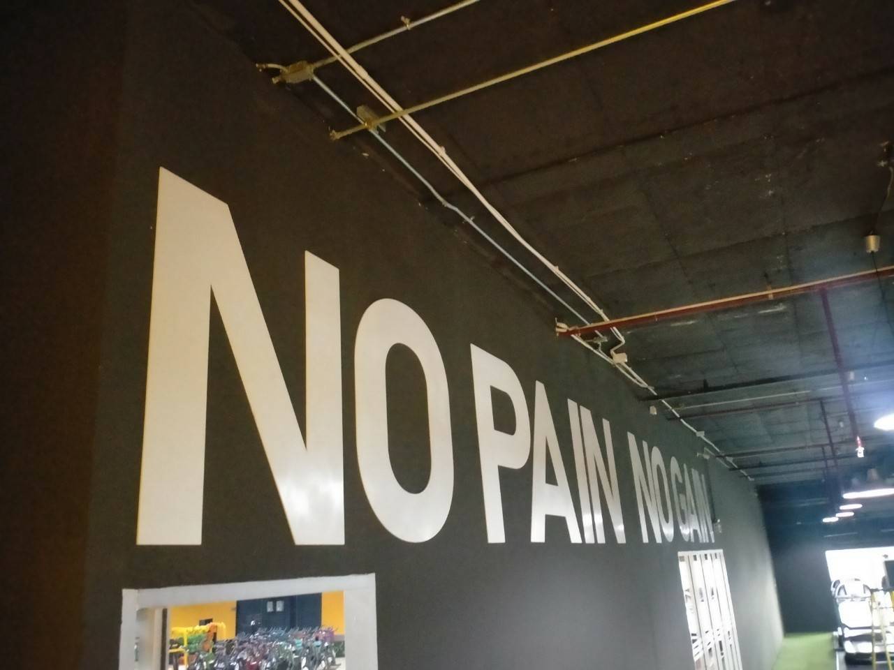 งานพลาสวู๊ดสีขาว พ่นสีขาว ขนาดสูง 1เมตร