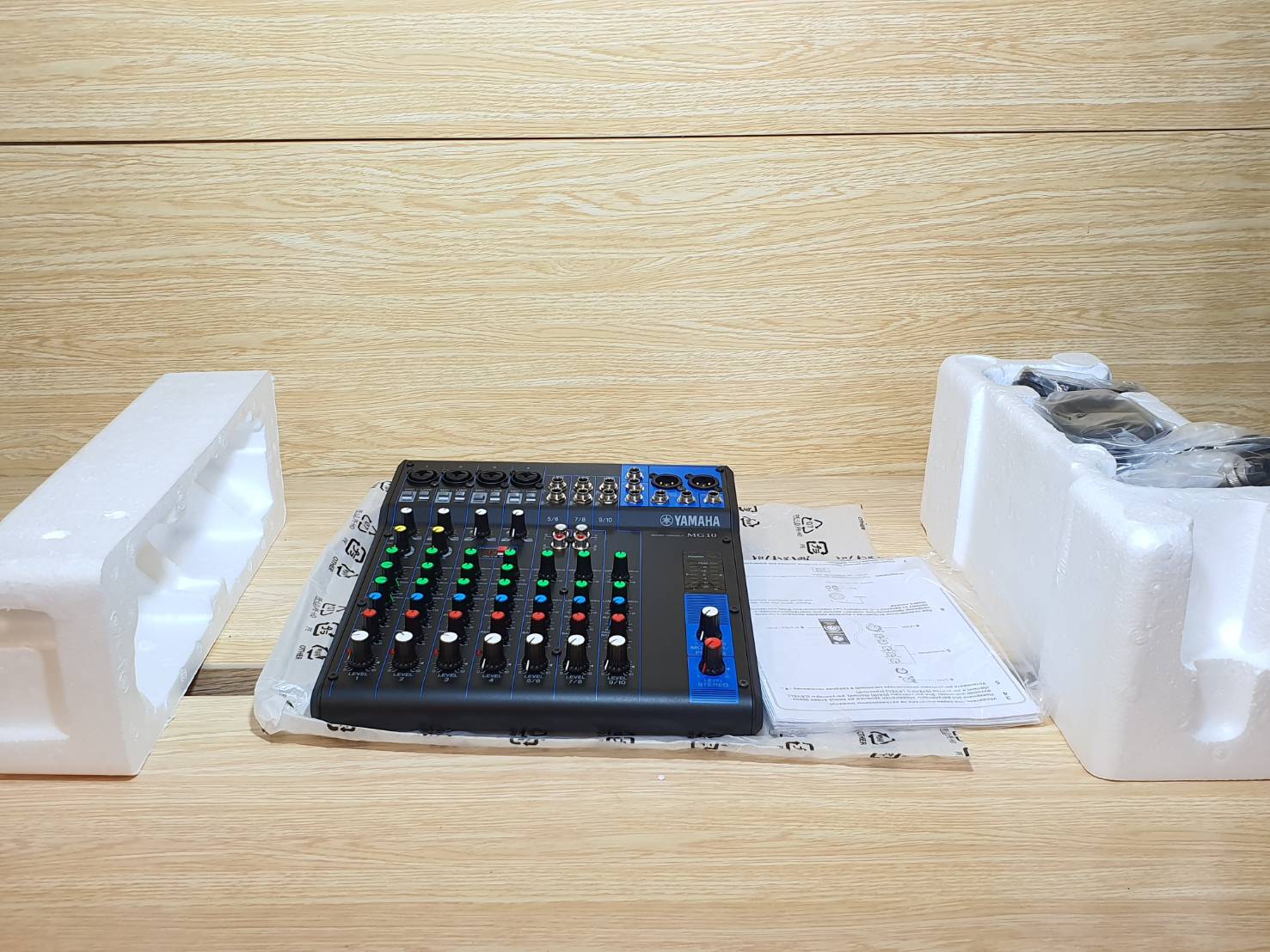 YAMAHA รุ่น MG10 Mixer 10 Input เครื่องผสมสัญญาณเสียง มิกเซอร์ อนาล็อก 10 ชาแนล