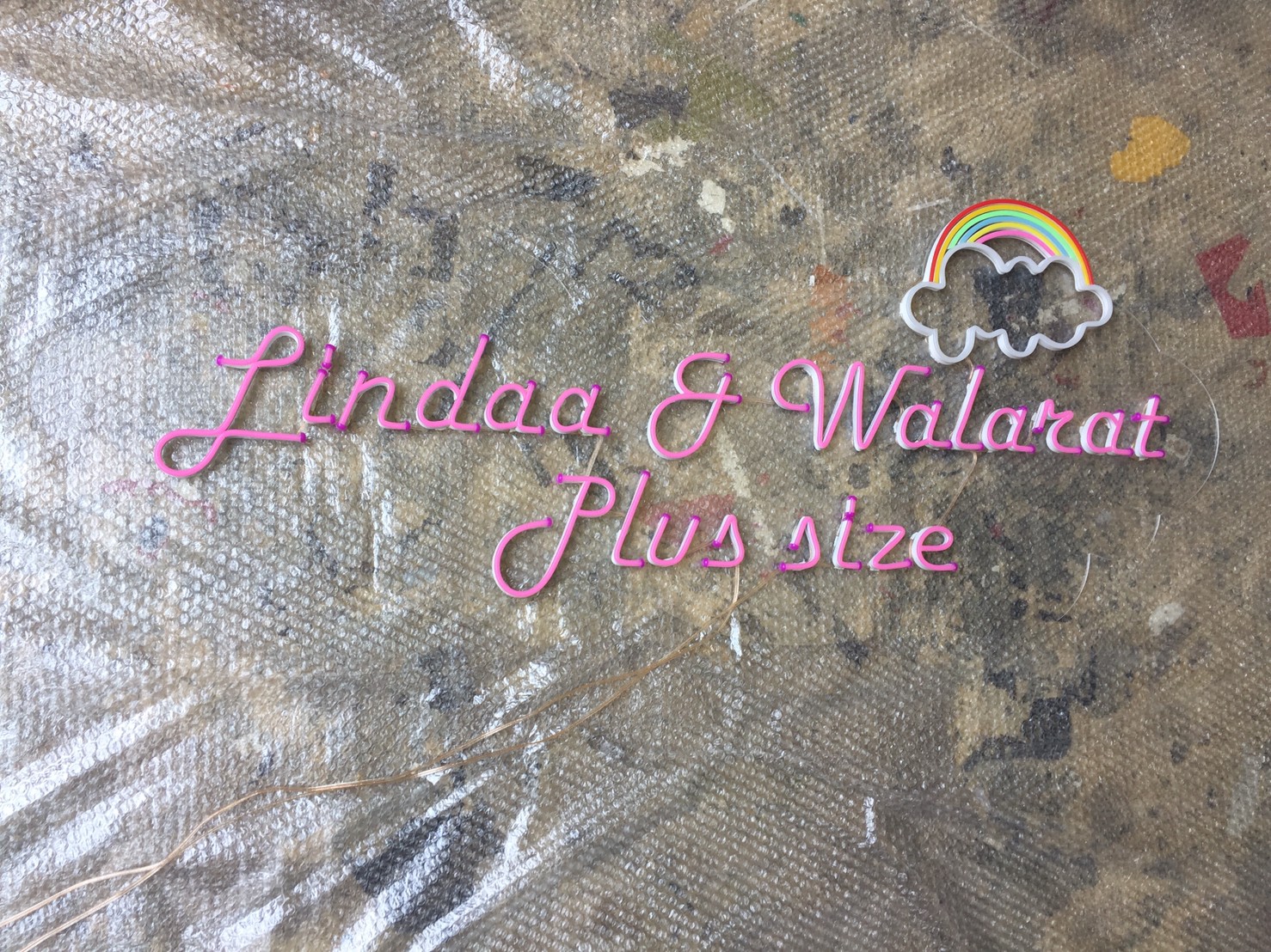 ไฟนีออน เฟค