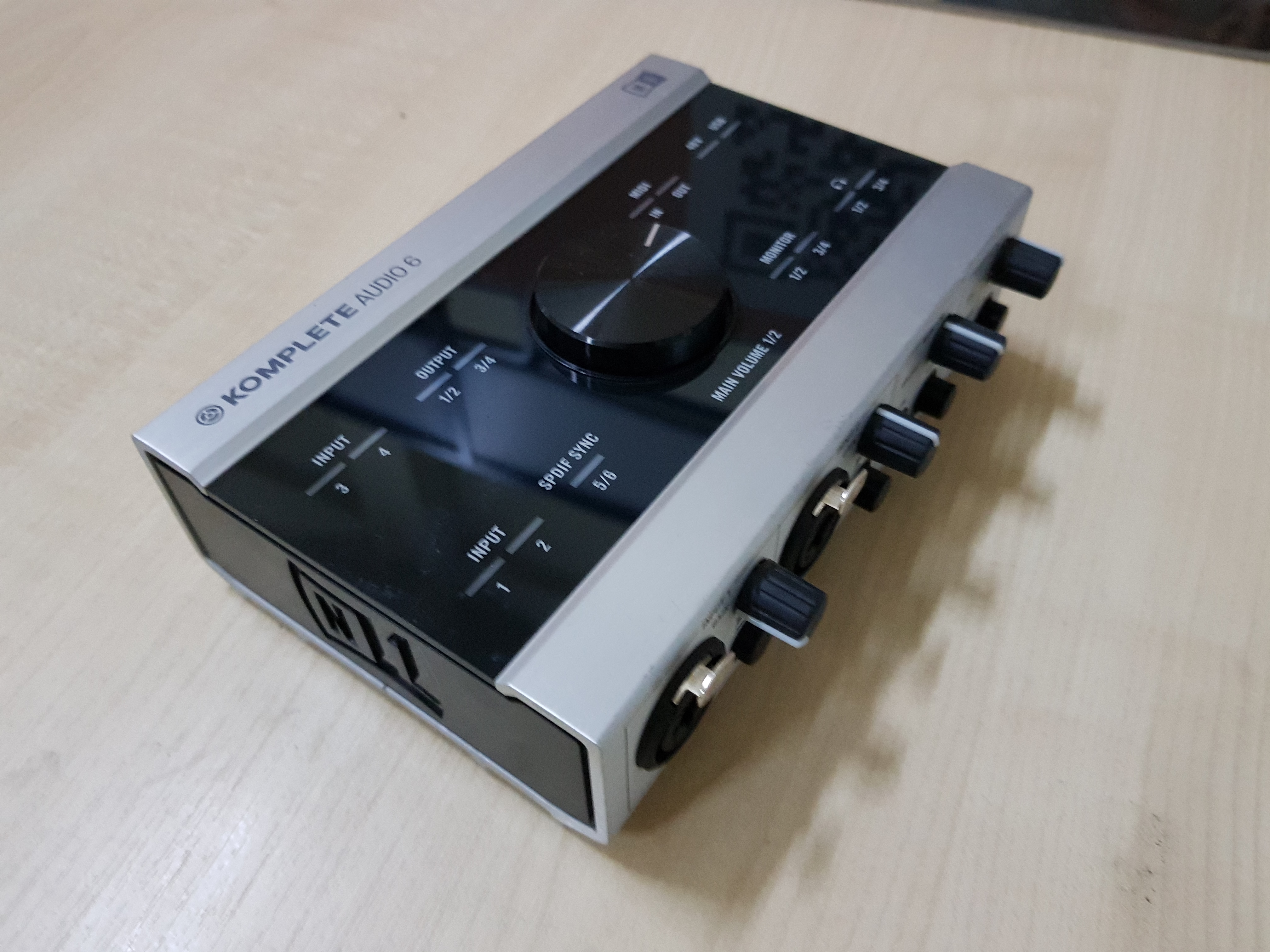 Native Instruments : Komplete Audio 6 มือสอง