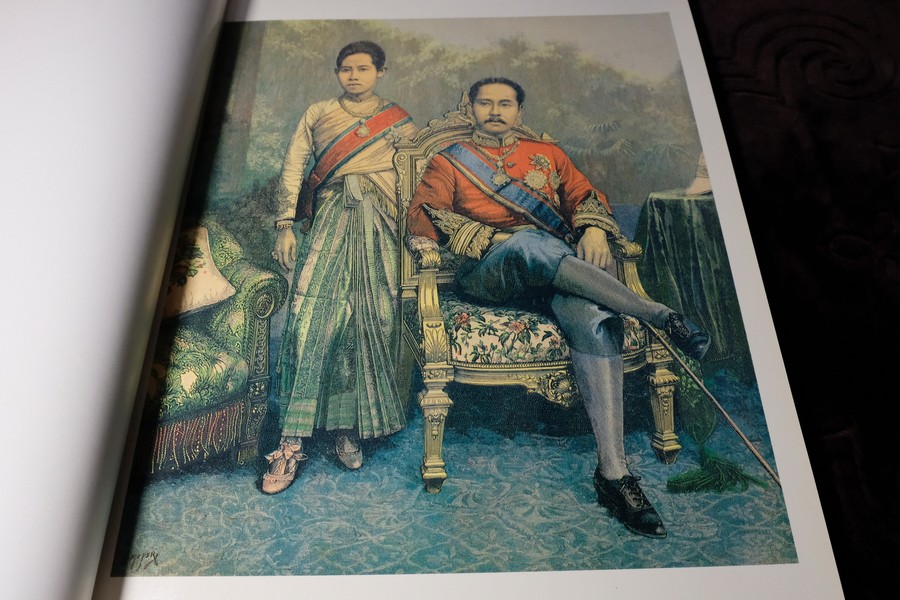 ประมวลภาพพระบรมฉายาลักษณ์ พระพุทธเจ้าหลวง จุฬาลงกรณ์ รัชกาลที่ 5 ปกเเข็งเล่มใหญ่