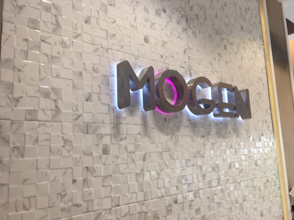 อักษรสแตนเลสติดอะคริลิคด้านหลัง ติดไฟ led ออกหลัง