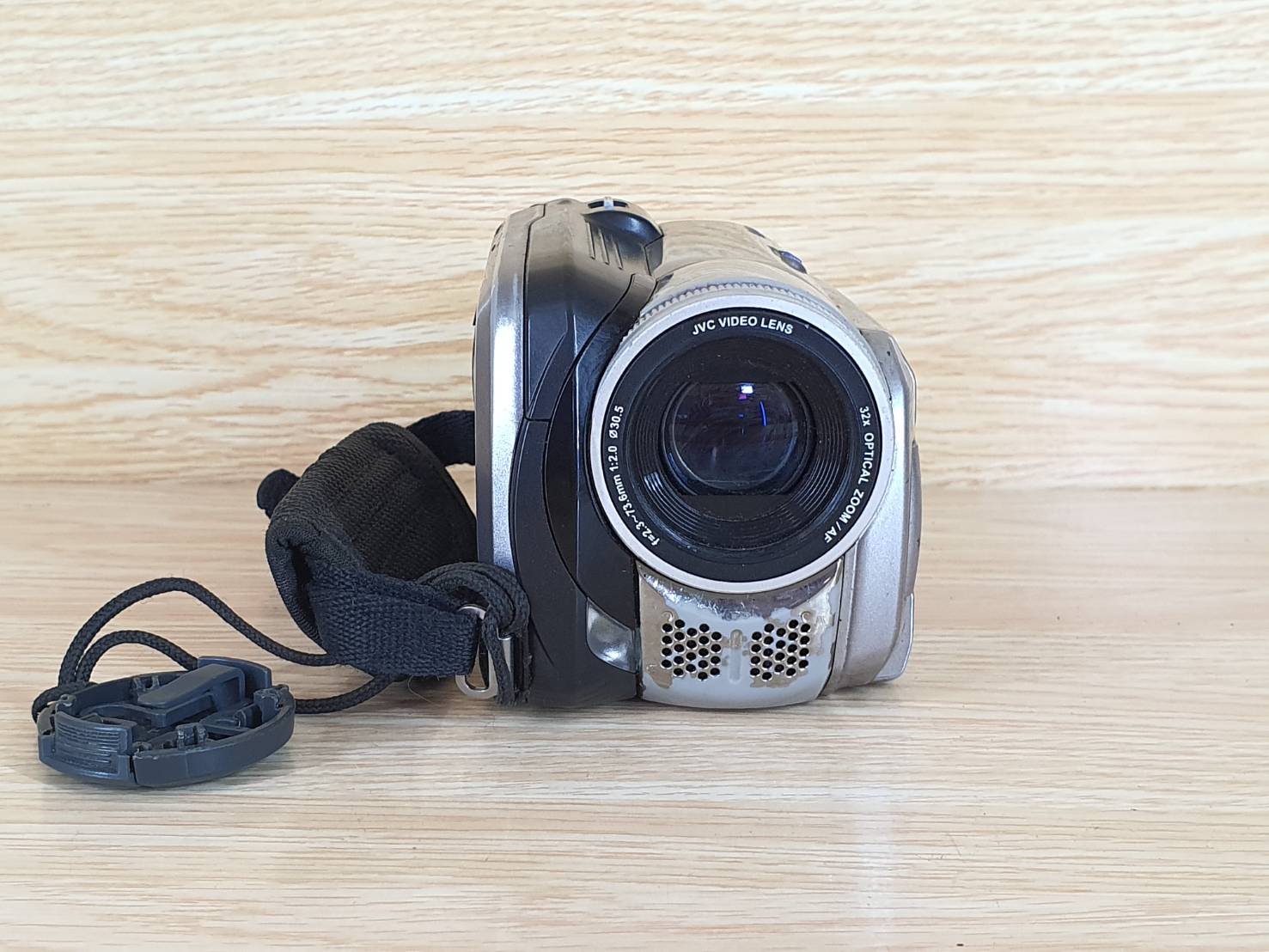 JVC Everio GZMG21 20GB HDD Digital Media Camcorder with 32x Optical Zoom (Discontinued by Manufacturer)