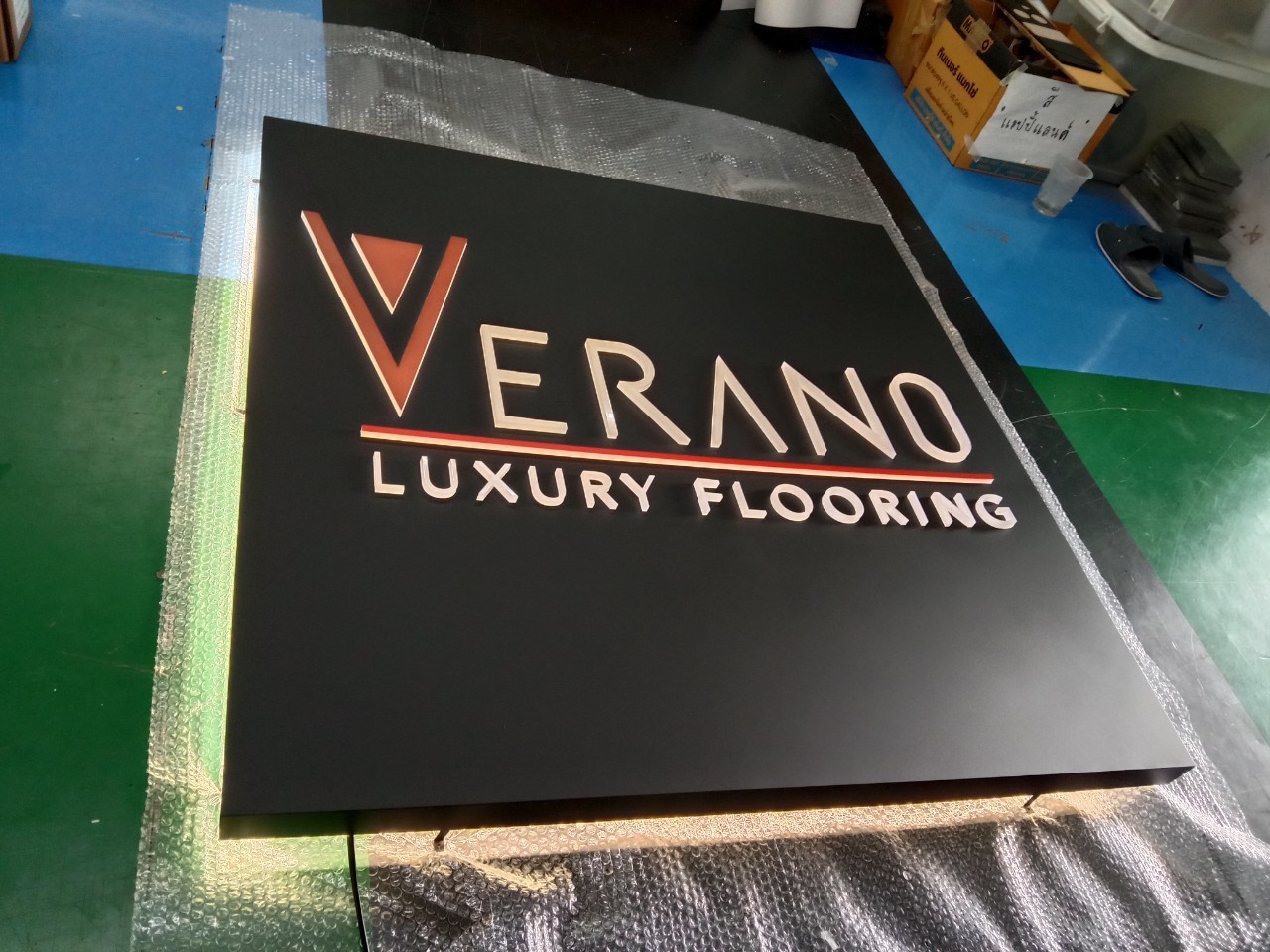 ป้ายไฟออกหลัง VERANO