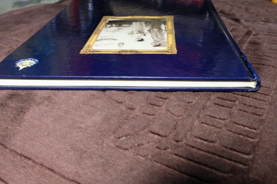 มหาราชของการรถไฟ จัดพิมพ์เนื่องในวโรกาสเฉลิมพระชนมพรรษา 6 รอบ เมื่อ 5 ธ.ค.2542 ปกแข็ง พิมพ์ปี 2543