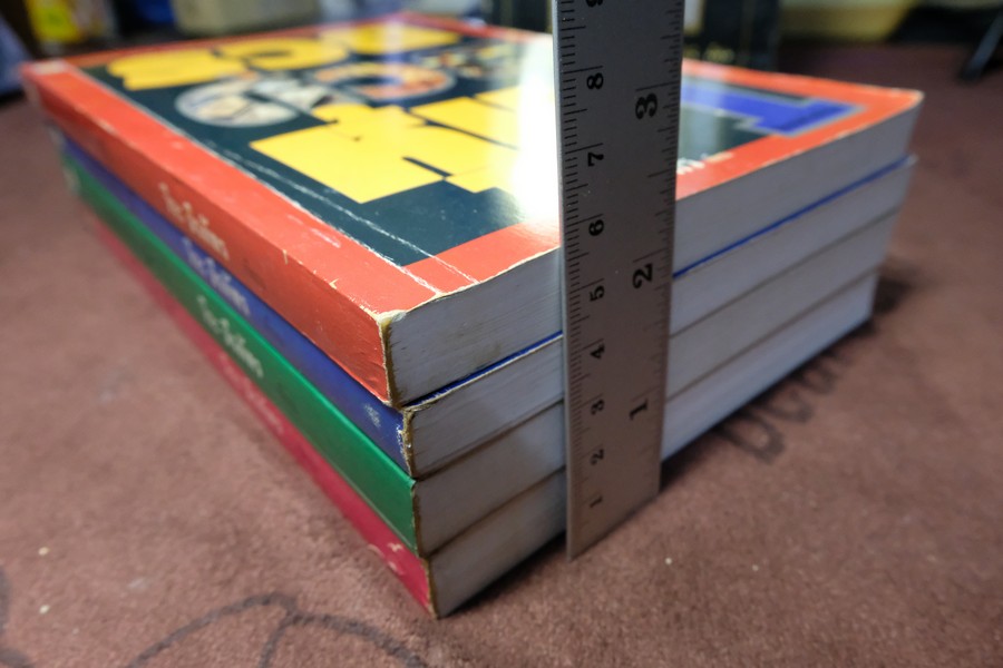 รวยด้วยหุ้น โดย วีระ ธีรภัทร รวม 4 เล่ม ปี 2535-2536 (บรรจุกล่องเเข็ง)
