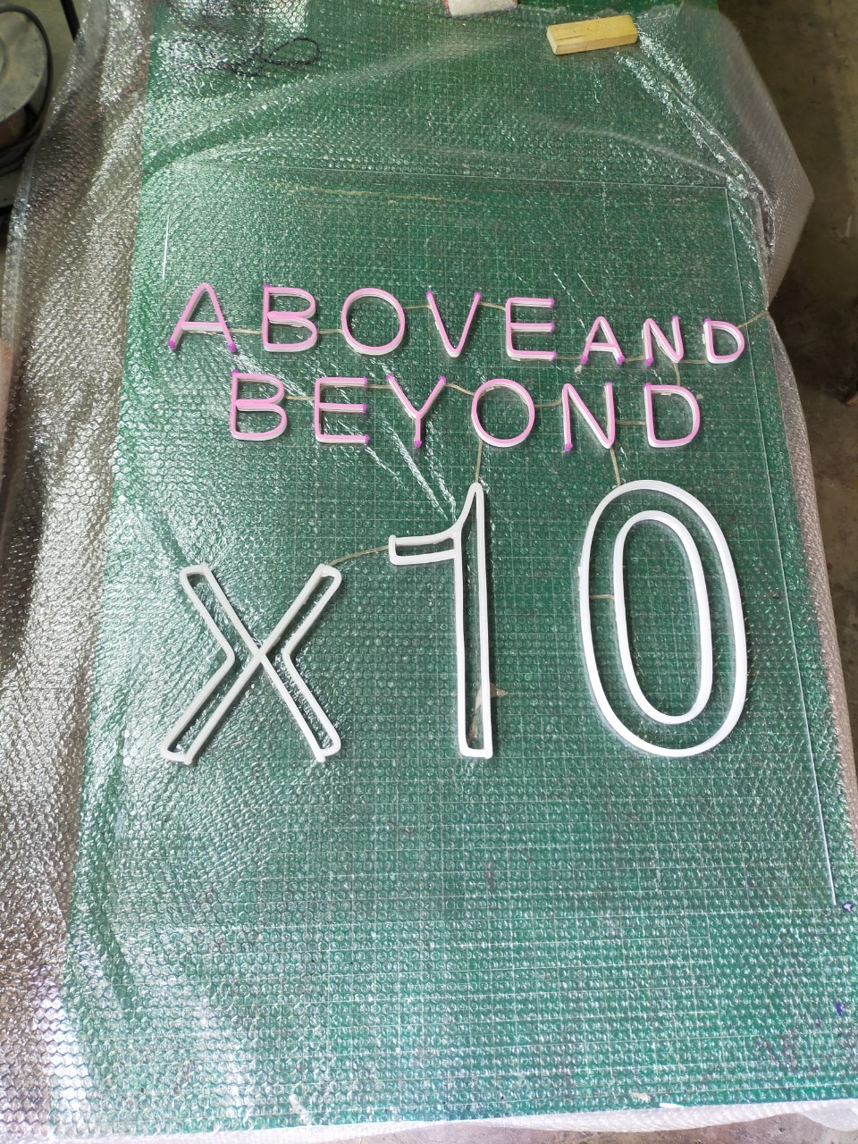 ไฟนีออน เฟค