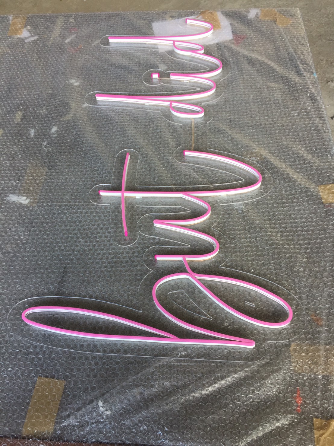 ไฟนีออน เฟค