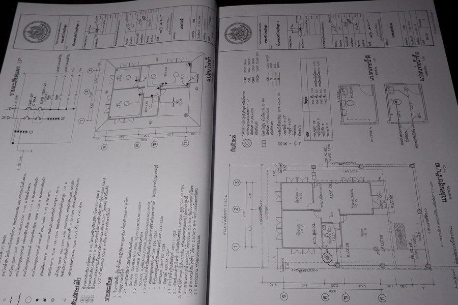 เเบบบ้านเพื่อประชาชน เล่ม 4 บ้านครอบครัวไทยเป็นสุข (บ้านในเมือง) โดย กรมโยธาธิการ พิมพ์ปี 2546 (สอบถาม)