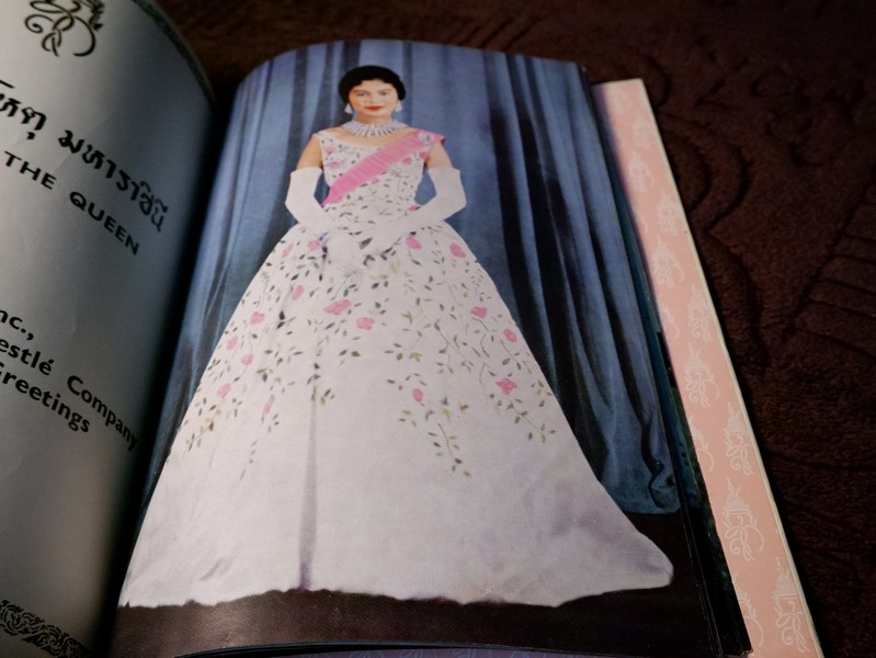 ประมวลภาพพระบรมฉายาลักษณ์ สมเด็จพระนางเจ้าสิริกิติ์ พระบรมราชินีนาถ ปกแข็ง พิมพ์ ปี 2514 (Pre-Order สอบถาม)