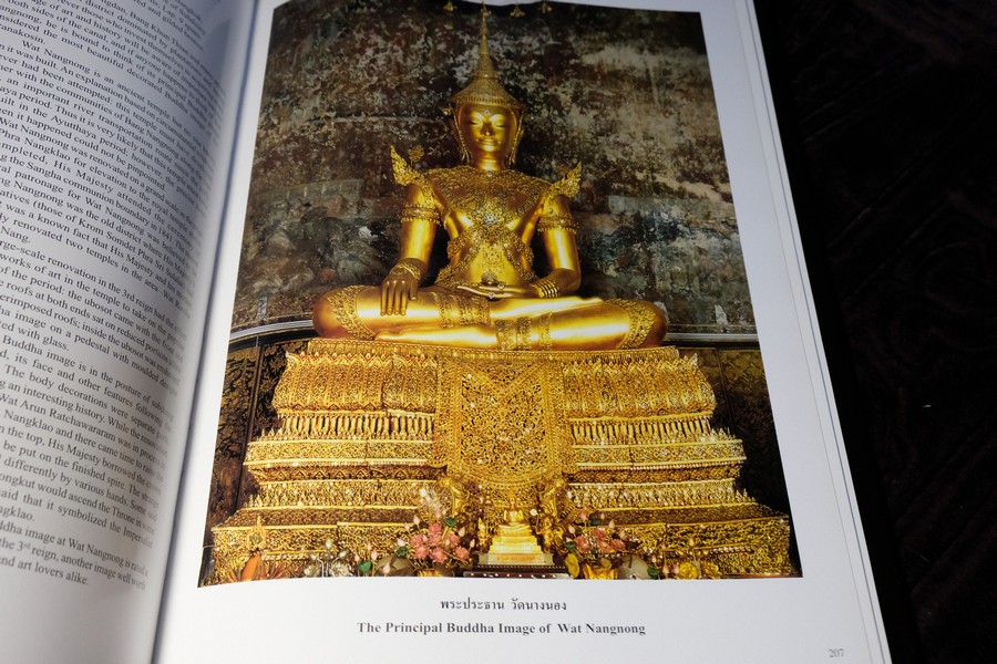 THE SACRED BUDDHA IMAGES OF THAILAND by WARANUN CHUTCHAWANTIPAKORN ปกแข็ง ปี 2547