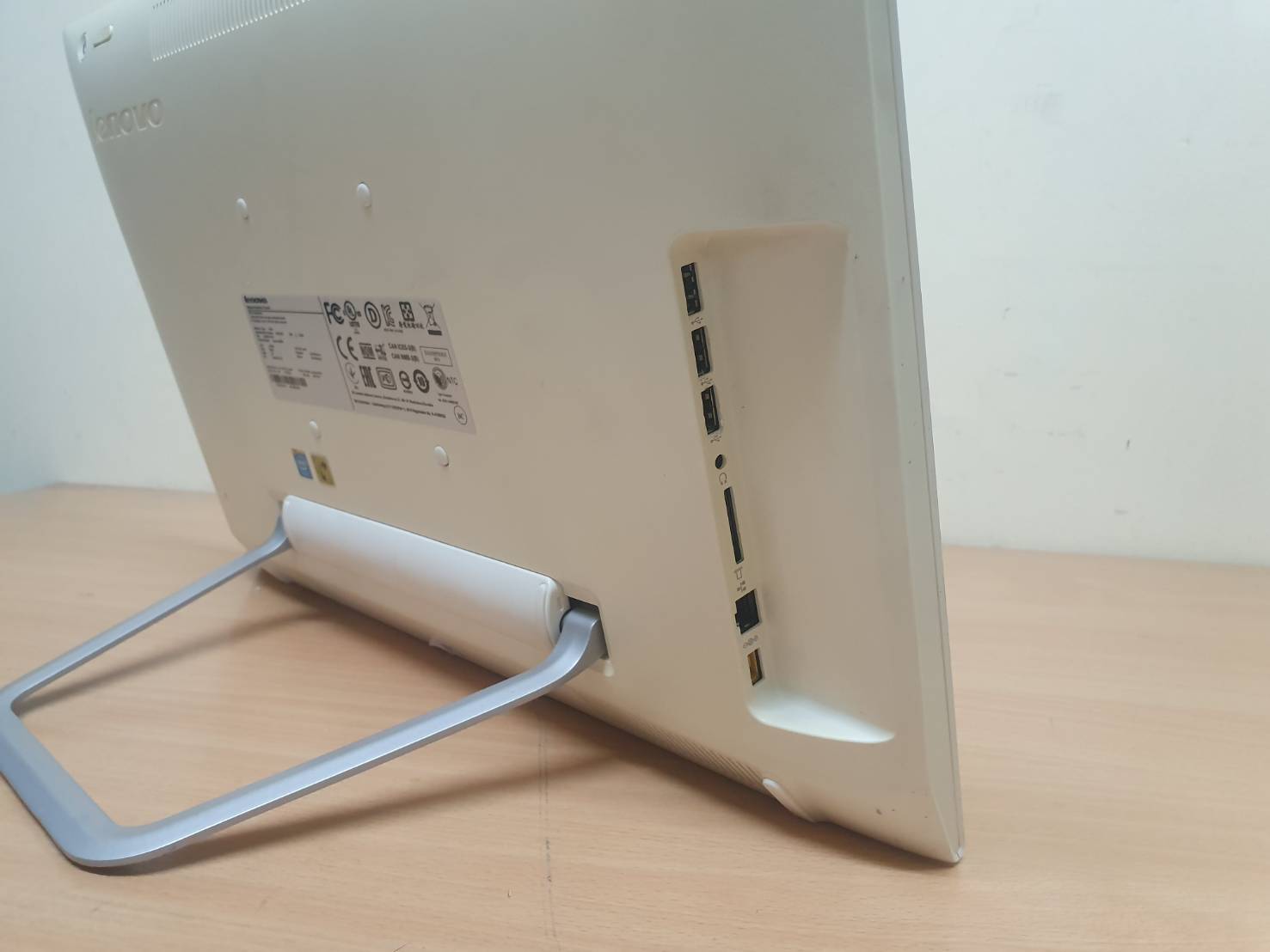 Lenovo IdeaCentre N300 หน้าจอสัมผัส ขนาด 19.5 นิ้ว มือสอง