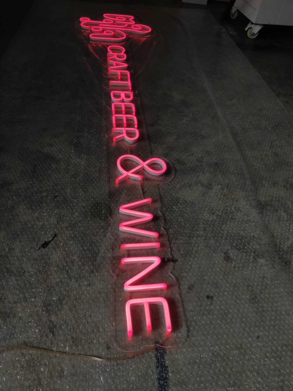 ไฟนีออน เฟค